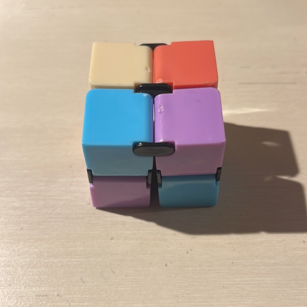 Multi-colored infinity cube - Picture 2 of 2